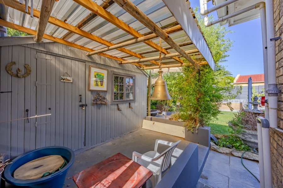 5 Bedroom Property for Sale in Flamingo Vlei Western Cape